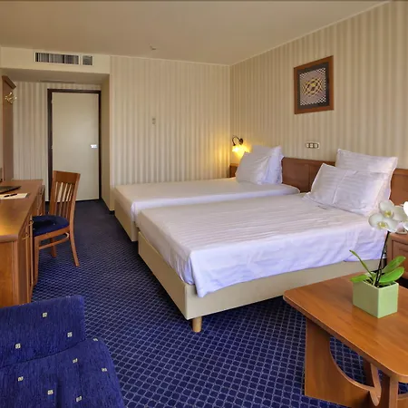 Хотел гранд